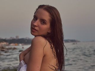 Moll_Charlyne