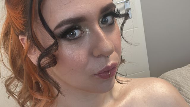 Camgirl RheaNyx, 33 Jahre