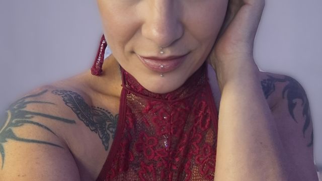Camgirl JaninaSecrets, 28 Jahre