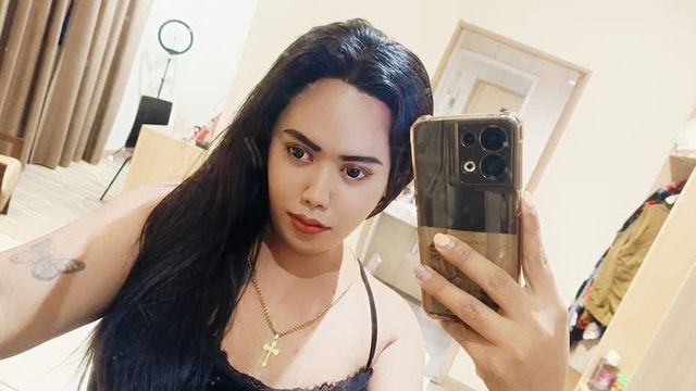 Camgirl TsHugeLheslie