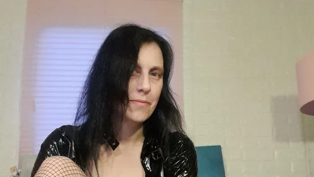 Camgirl SexyMina, 44 Jahre