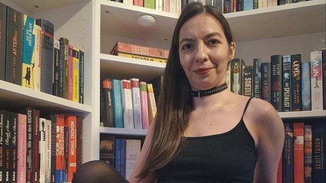 Camgirl SubNatide, 60 Jahre