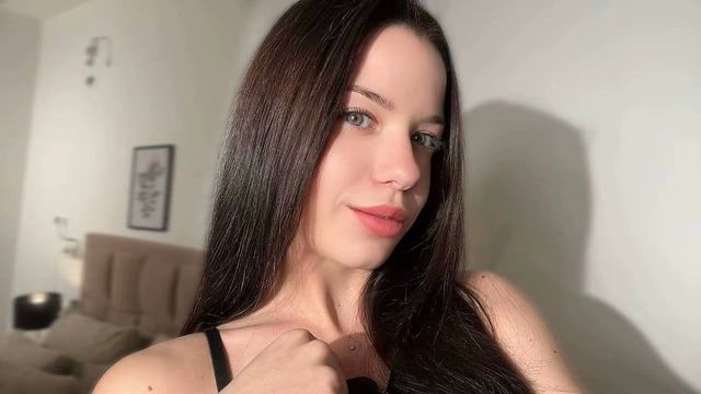 Camgirl MaddyPerez, 21 Jahre