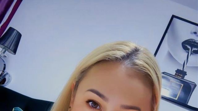 Camgirl HotKrystal, 51 Jahre