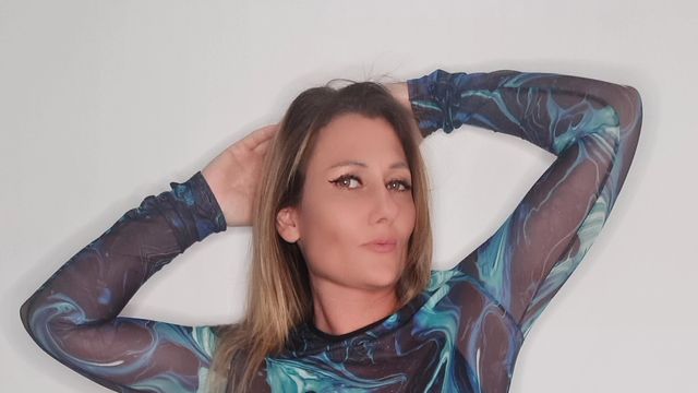 Camgirl SpicyKylieFoxx, 39 Jahre