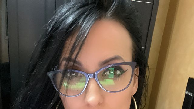 Camgirl HotBrunette79