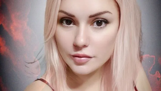 Camgirl CrystallEyes, 41 Jahre
