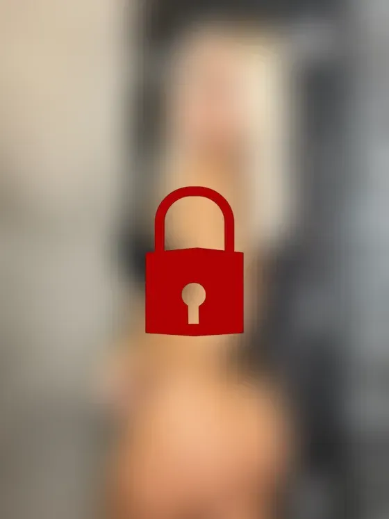 Jetzt online! Schick mir ein heißes Bild von dir :) Ich habe gerade Lust auf.... Traust du dich ? 