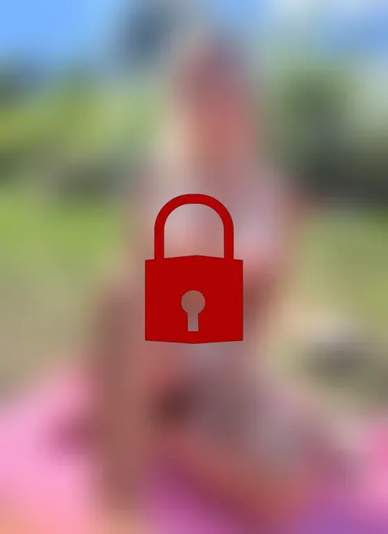 Ich warte auf eine Nachricht von dir! So ganz alleine :)