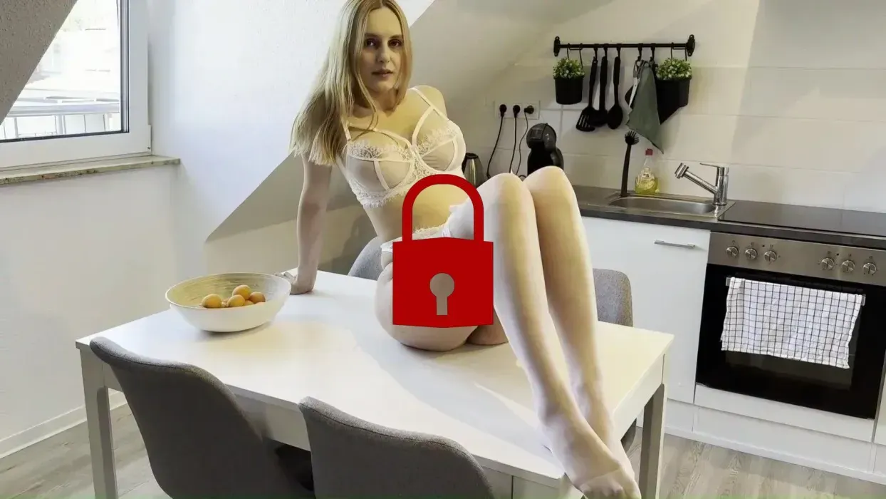 Endlich wieder ein Schwanz!!! Mit Plug gefickt und vollgespritzt!