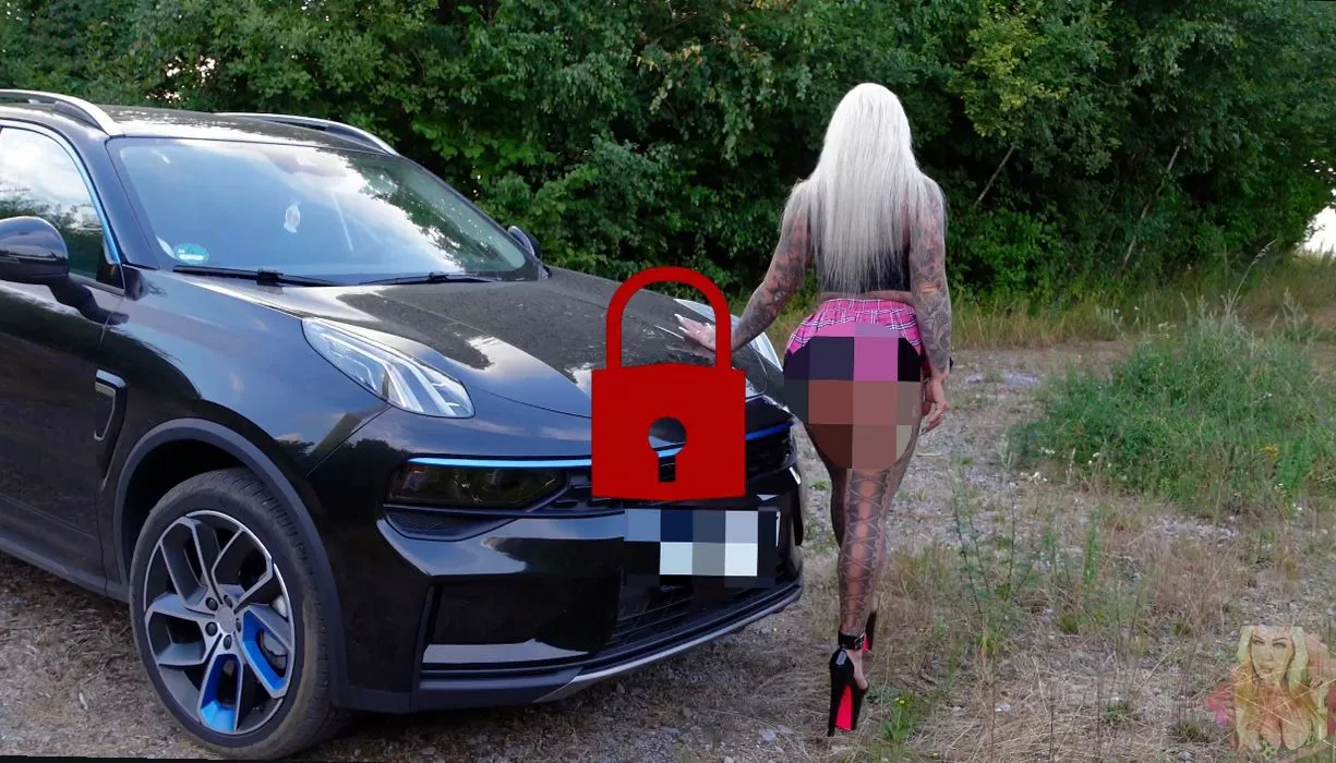 dangerous. FINGERN & FISTING während der Autofahrt