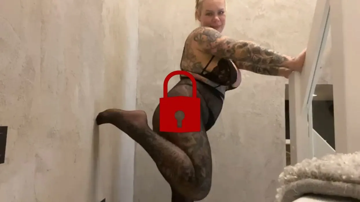 DIRTY nylon footjob I riechen, spritzen & genießen