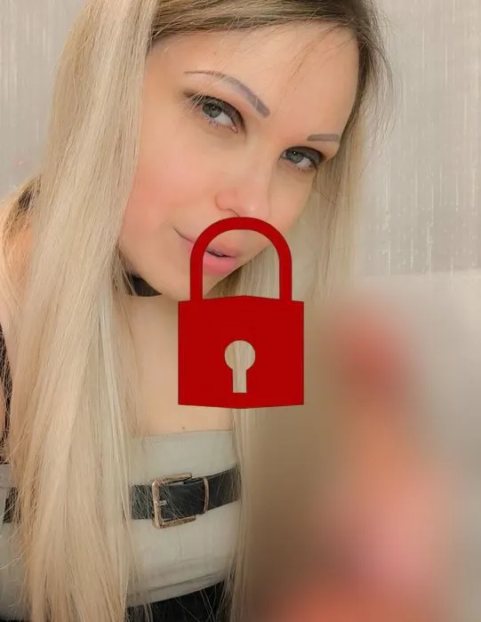 Ich lutsche deinen Schwanz in der Küche für 6 und eine halbe Minute