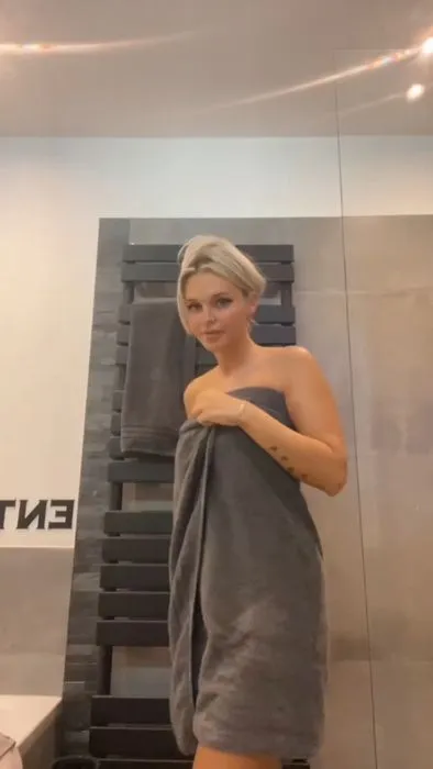  Frisch aus der Dusche und nur für dich!