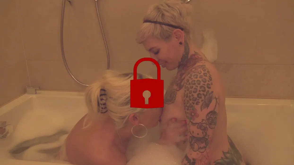 Fisting in der Wanne