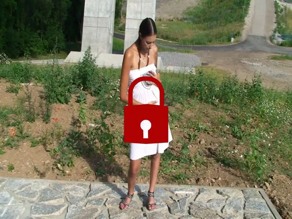 Wieder kein Höschen drunter! Perfekt für nen Outdorfick!