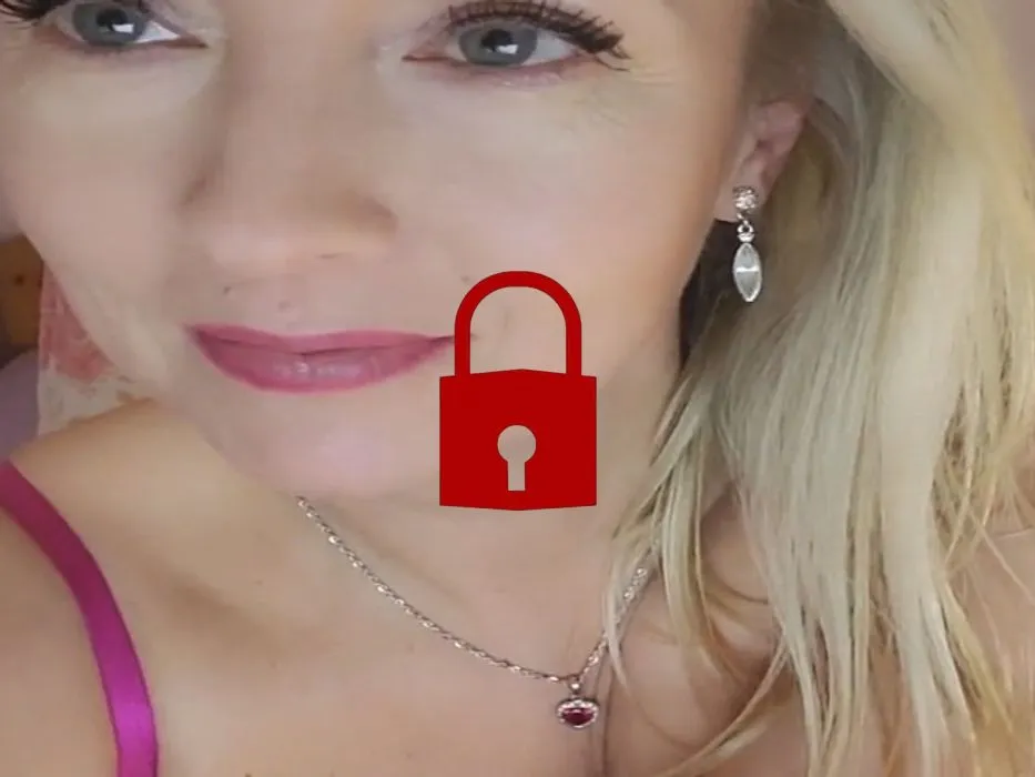 Krass pink. Mega Orgasmus in geilen Dessous. Geil masturbiert.