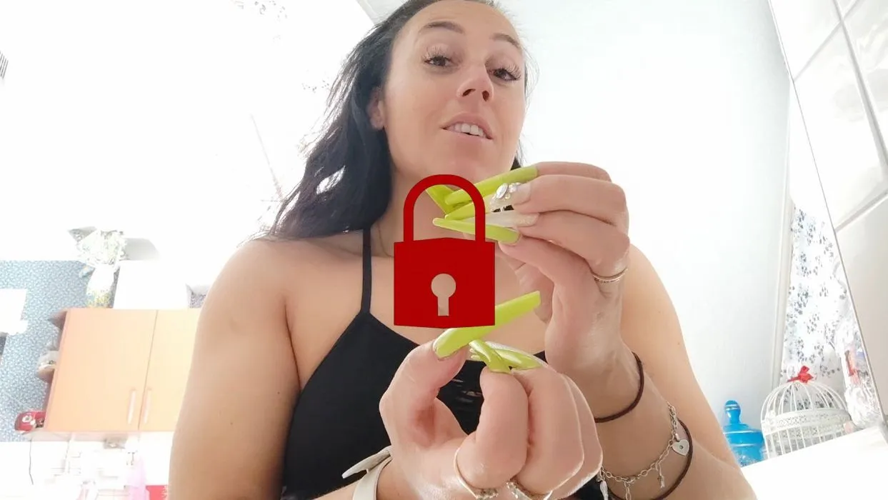 Dirty Talk! Meine langen Nägel wichsen deinen Schwanz!