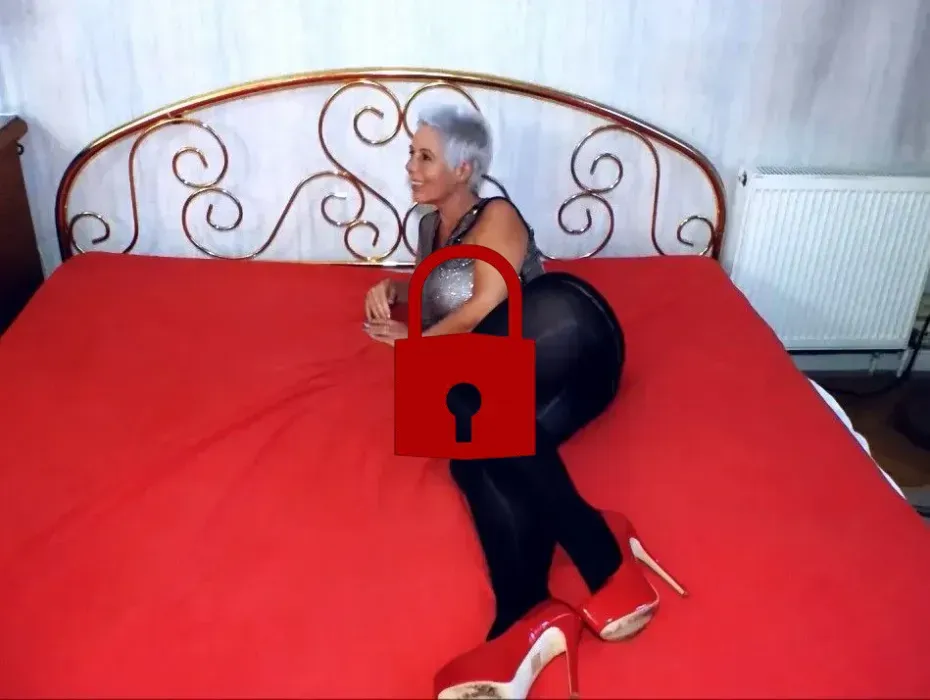 Ohne Gummi rein ins Fötzchen | Sperma Fotze Deluxe!