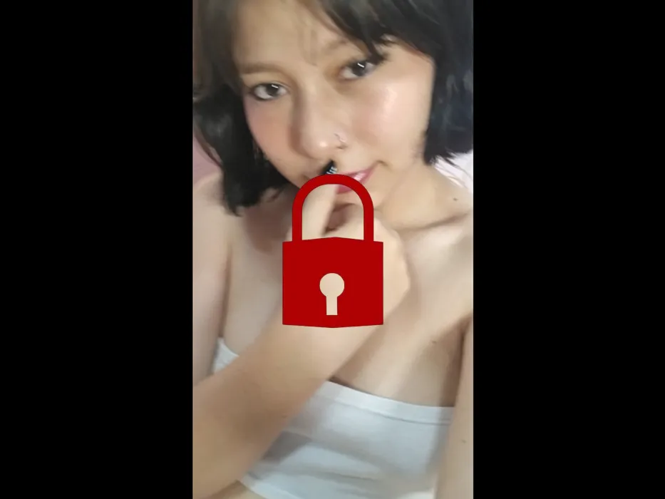 My naughty hands… hidden under the fabric