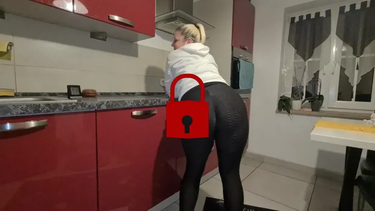 geiler dildofick in der küche !!!! 