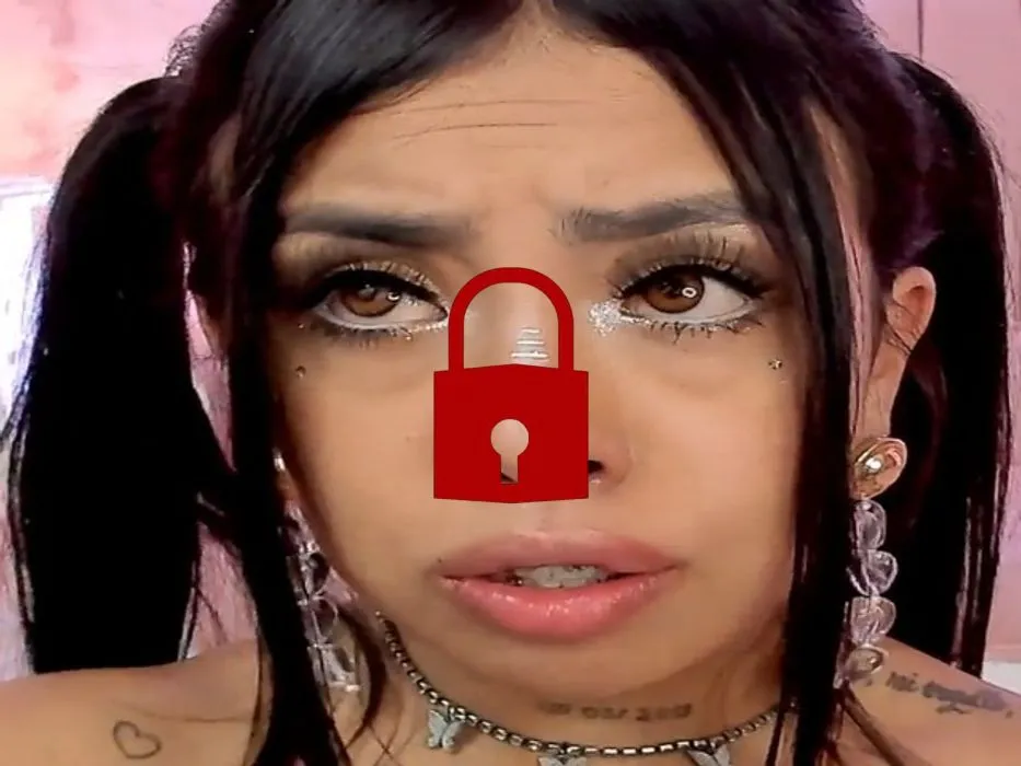 Zwei große Dildos in meinem Mund