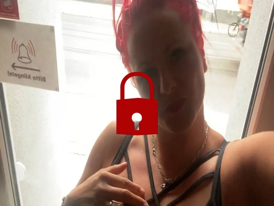 Im Eingangsbereich schnell meine Fotze verwöhnt