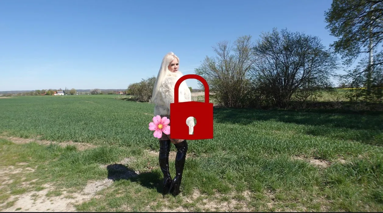 LUXUS PELZ LADY | Sperma aus der FOTZE GEPISST.