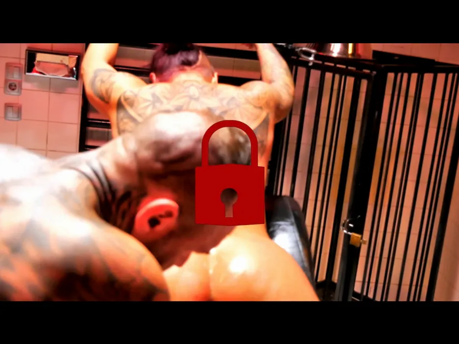 Nass gefingert und von hinten gefickt worden