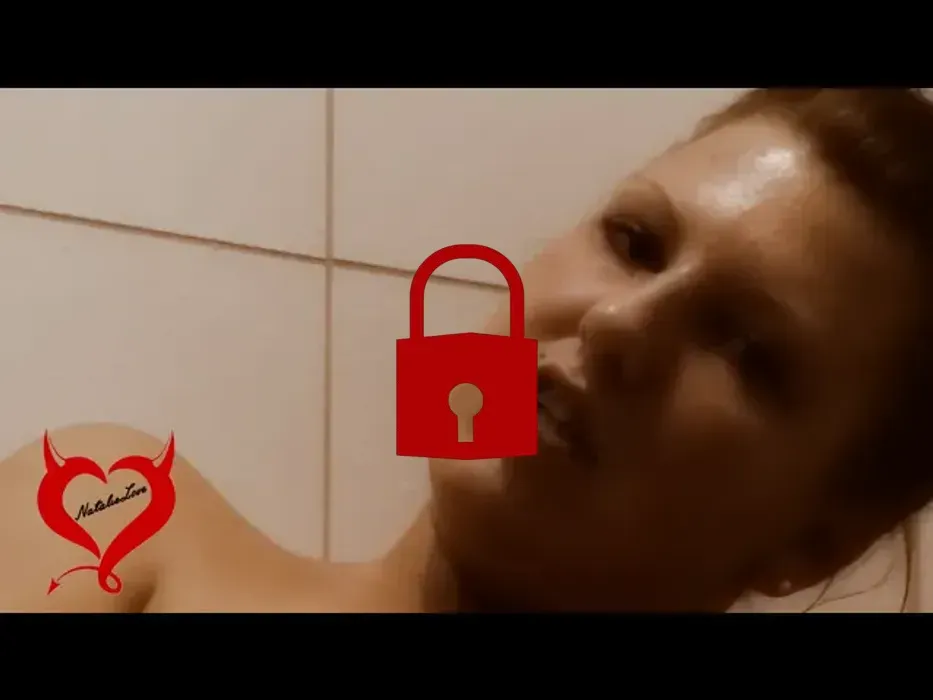 Fotzenmassage im Badezimmer