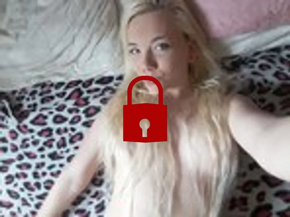 Ich masturbiere beim Nylon-Footjob (POV)