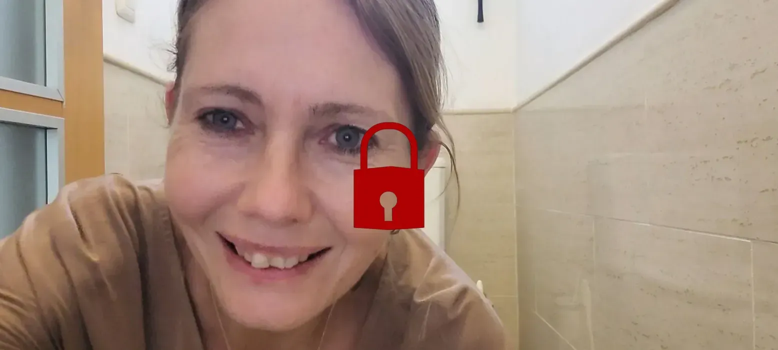 Fisting auf der Toilette