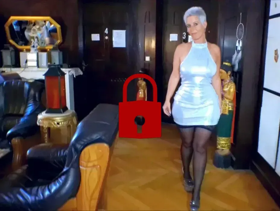 Sexy Laufen im Glitzer Kleid