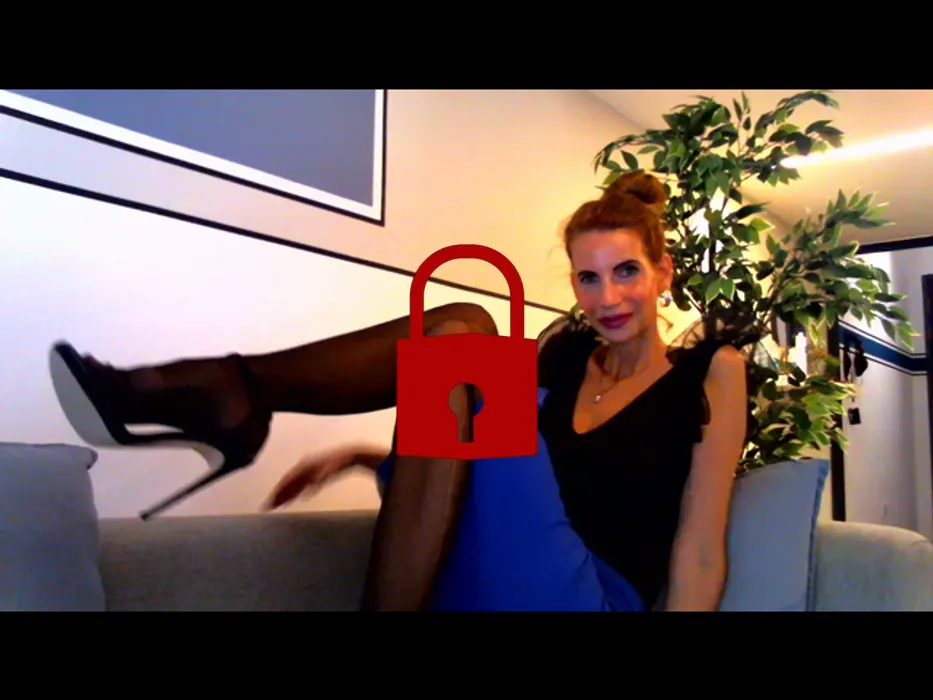 Feuchter Stewardess Orgasmus mit Alicia!