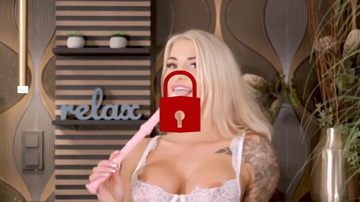 RoseSharen spielt Flöte