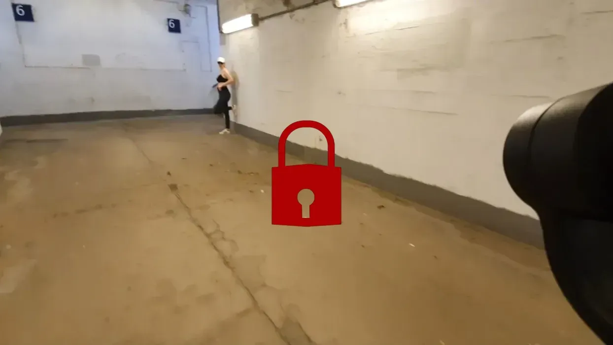 Vom Fahrgast als Spermatoilette am Bahnhof benutzt worden:)