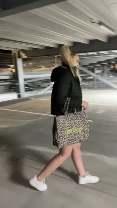 PUBLIC Risk im Parkhaus Solotape mit Dildo