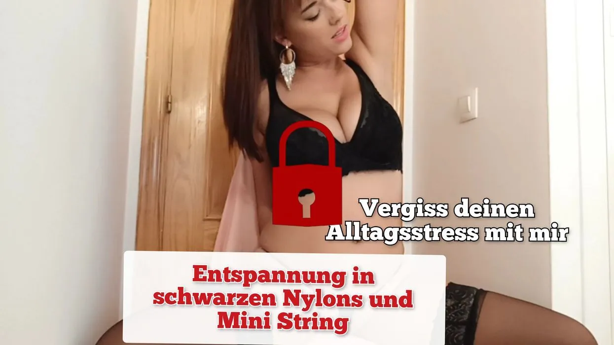 Entspannung in schwarzen Nylons und Mini String