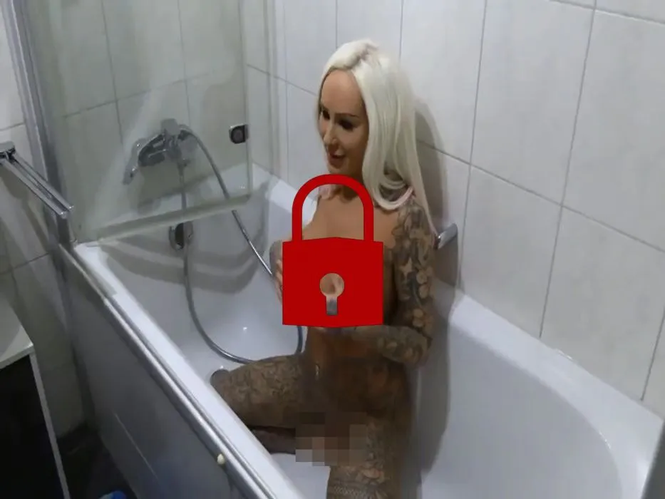 Heftig vollgepisst und bespritzt! Facial!