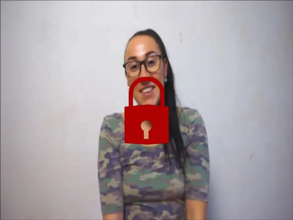 Guck mal, wie tief ich den reiten Kann! RIESEN DILDO TIEF IN DIE MUSCHI