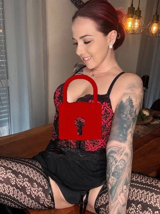 In sexy Netzstrumpfhose und Corsage meine Pussy zum glühen gebracht!!