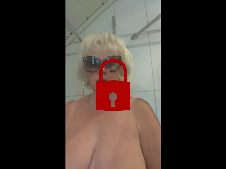 Nach der Sauerei sauber geduscht