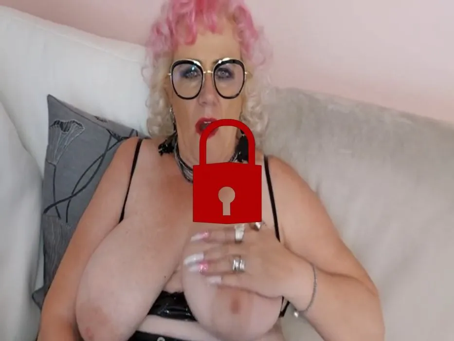 Doppeldildo Spaß im Latex Outfit