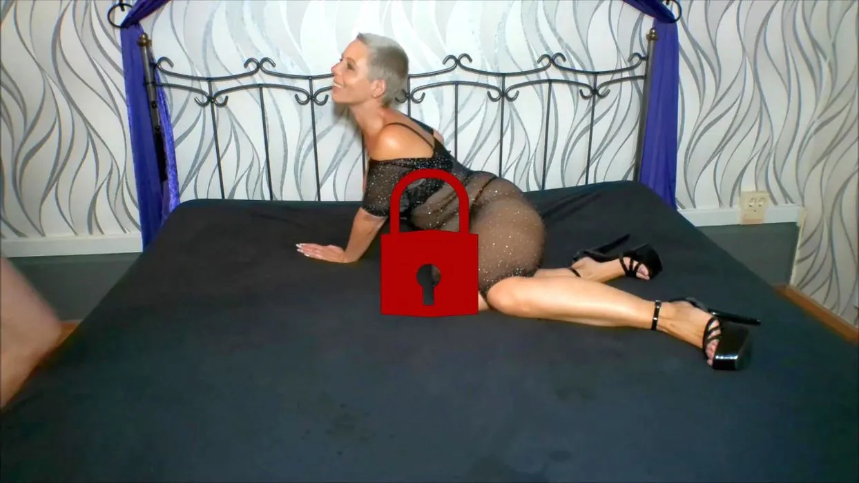 Zungenspiele Deluxe! Beim Facesitting 2x richtig geil Explodiert