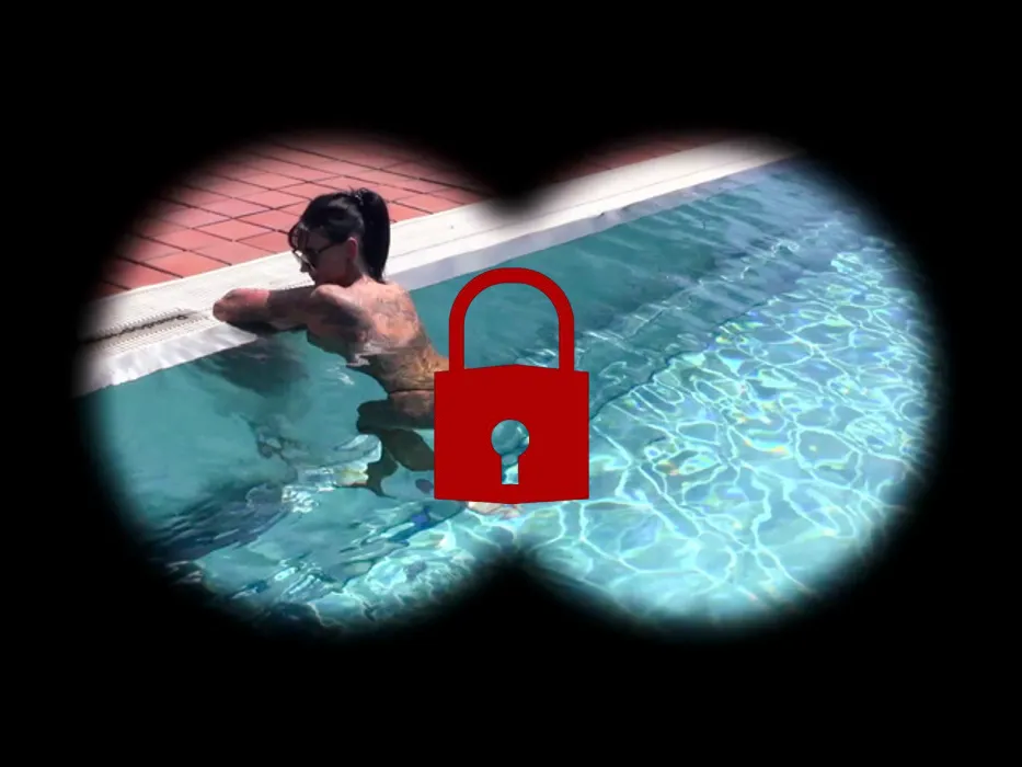 Unfassbar! Verrückter Fan spannt im Freibad und folgt mir nach Hause