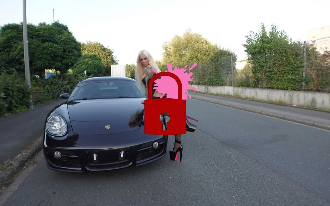 BITCH PUBLIC IN FLAGRANTI ERWISCHT | Gespreizt auf dem Auto vollgespritzt