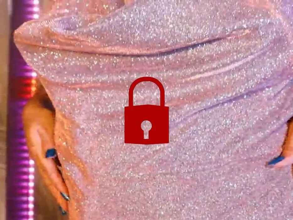 Verteile heißes Öl auf meinem Körper