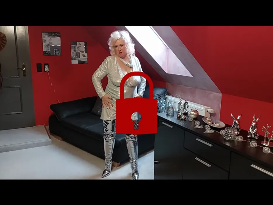 Komplett in Silber mit neuen geilen Fick Stiefeln