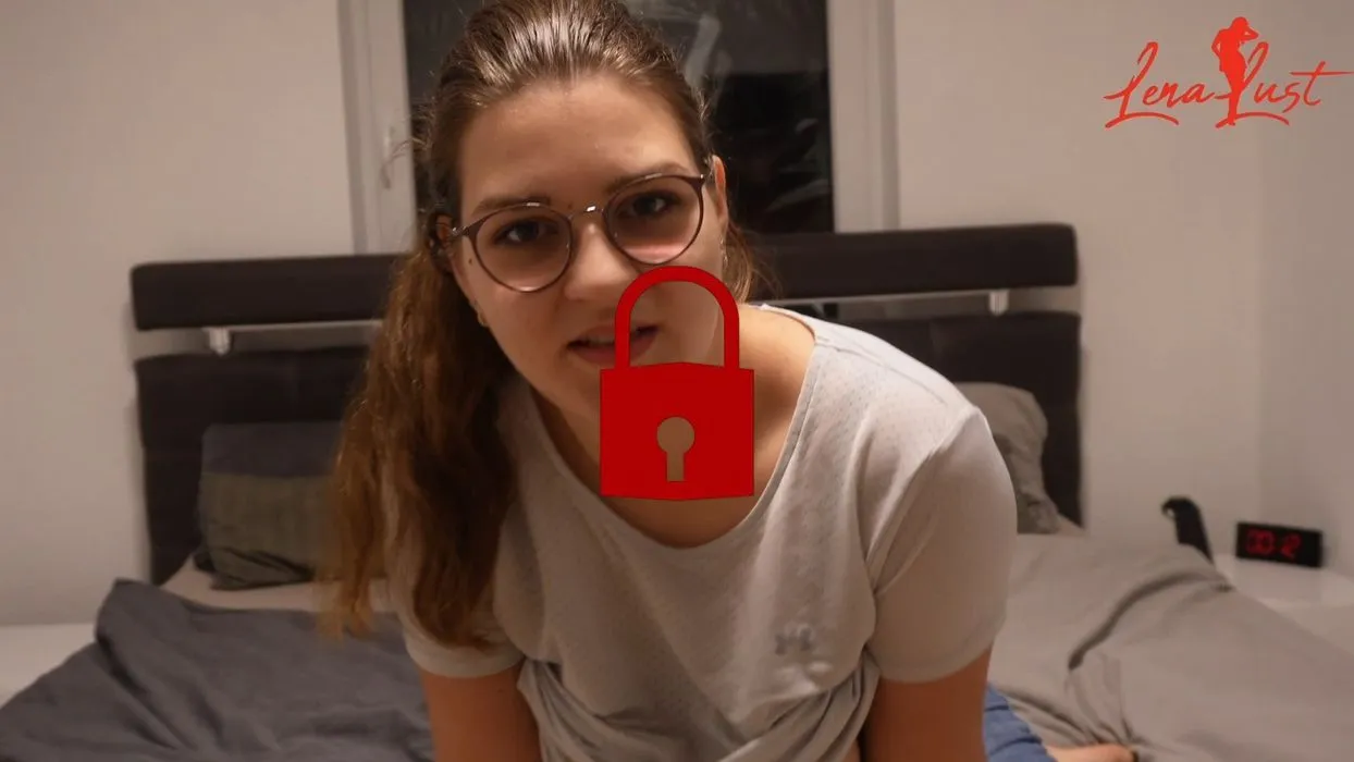 Lena kommt gleich 2 mal zum Orgasmus