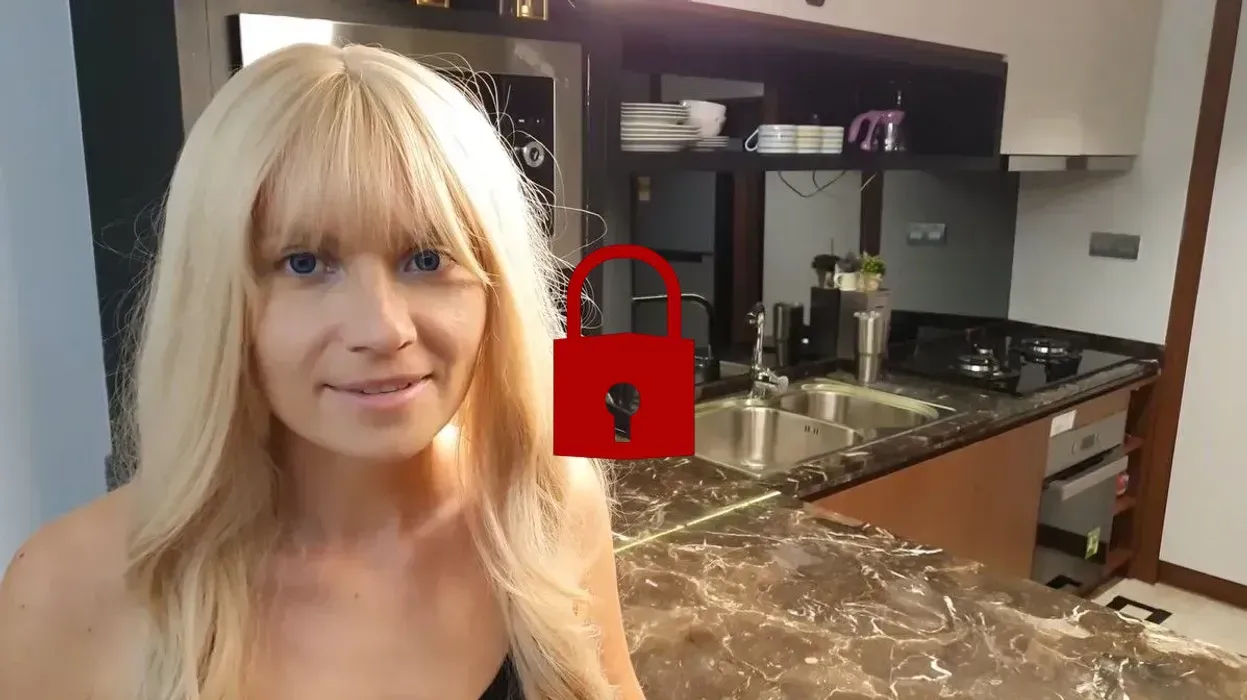 Knallhart! Nachbar fickt mich während seine Alte nebenan ist und spritzt mir voll in die Pussy!